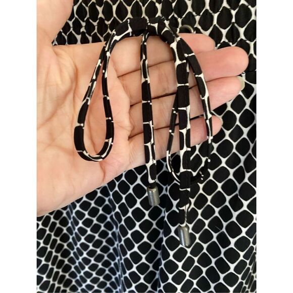 NWOT Apt. 9 women’s black and white geometric print pull on pants MP - Picture 3 of 4